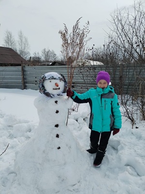 Снежная баба Переверзева Зарина, 9 лет, МБОУ СОШ пос. Литовко, пос. Литовко, Амурский район, Хабаровский край, учитель начальных классов: Старчкова Светлана Геннадьевна